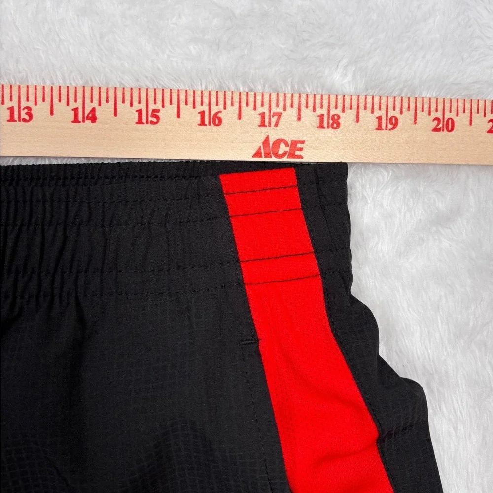 Tapout Athletic Shorts Mens XL Black Red MMA Training Gym Performance S143‎ B02